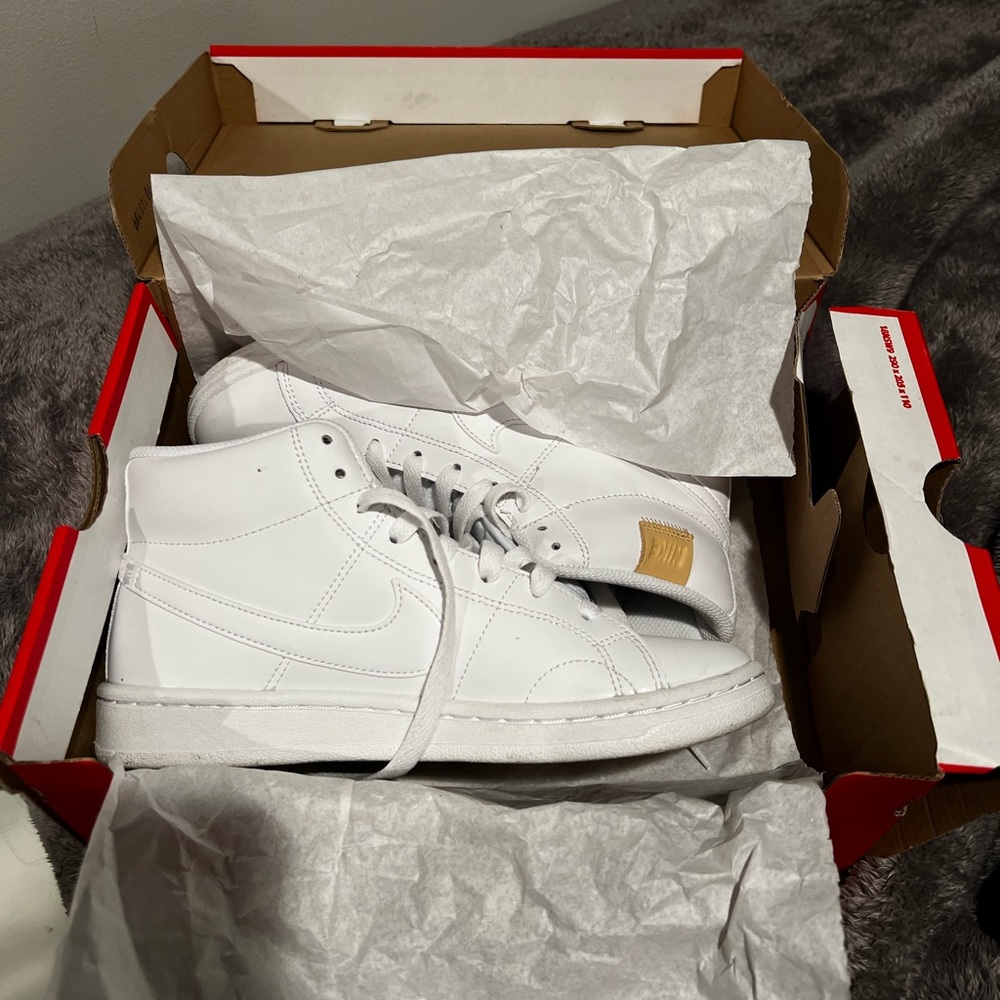 Nike women’s Court Royale 2 mid high